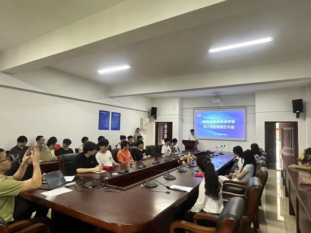 懷化學(xué)院無人機(jī)協(xié)會(huì) 開啟智能制造與天空探索新篇章